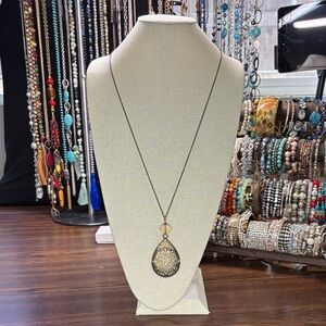 Chic Antique Gold Teardrop Necklace